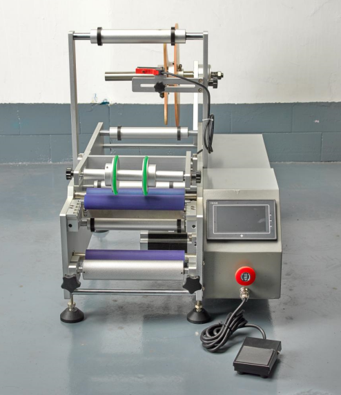 全面解析各类圆瓶贴标机 全自动、手动、桌面型、半自动及分卡机的特点与应用